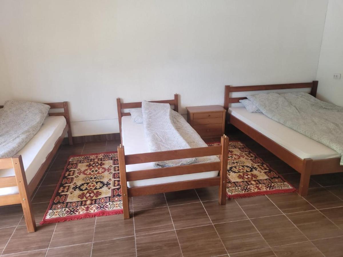 Lola Guest House Vuthaj Exterior foto