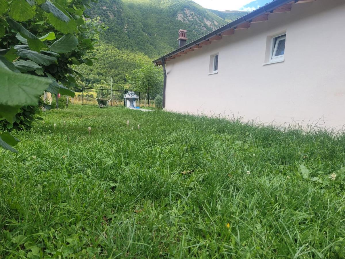 Lola Guest House Vuthaj Exterior foto