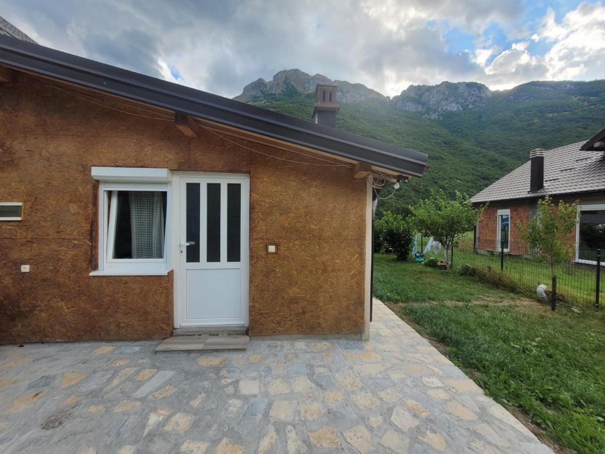 Lola Guest House Vuthaj Exterior foto