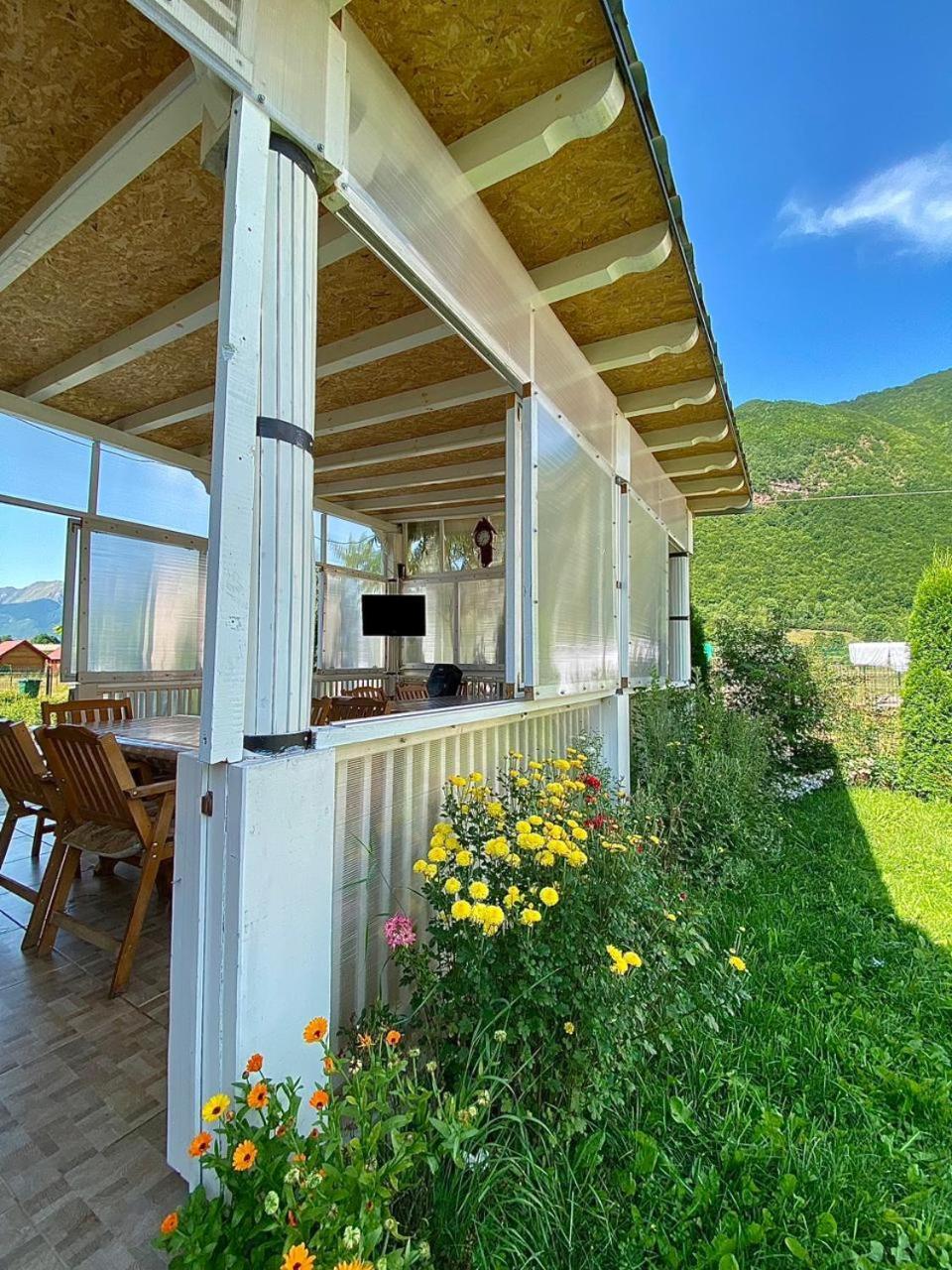 Lola Guest House Vuthaj Exterior foto