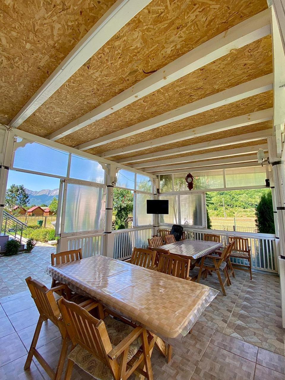 Lola Guest House Vuthaj Exterior foto