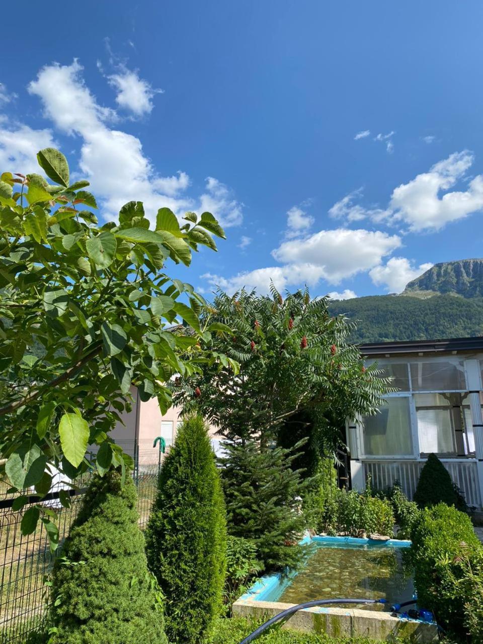 Lola Guest House Vuthaj Exterior foto