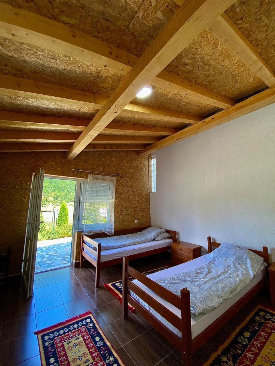 Lola Guest House Vuthaj Exterior foto